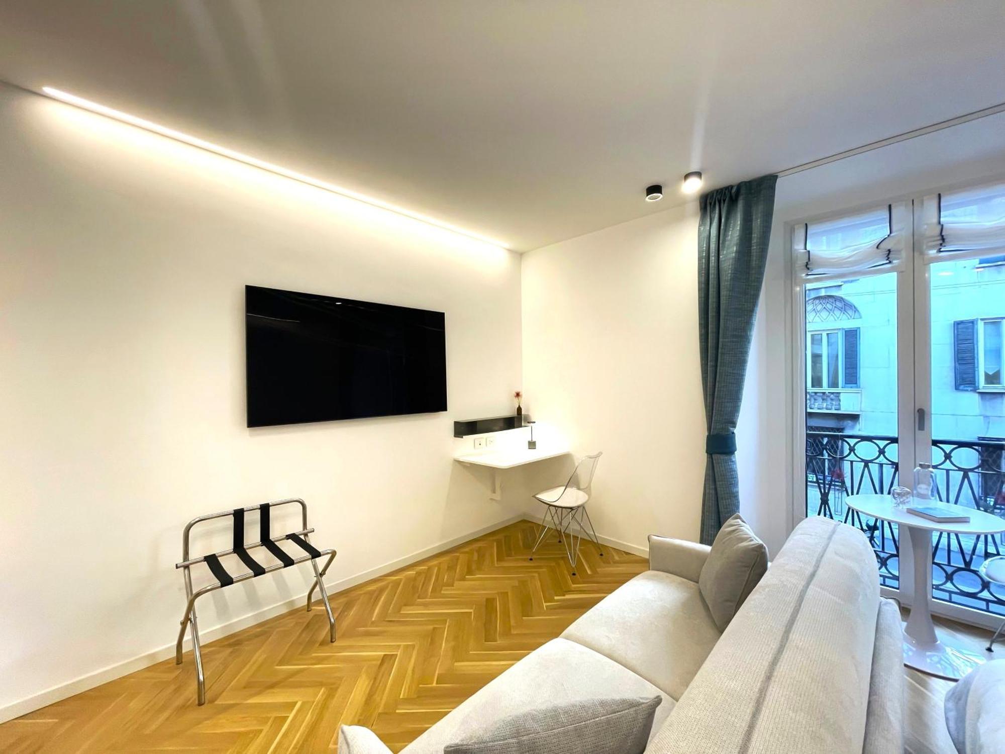 B And G San Babila- Luxury In The Heart Of Milano - Design District Hotel Eksteriør billede