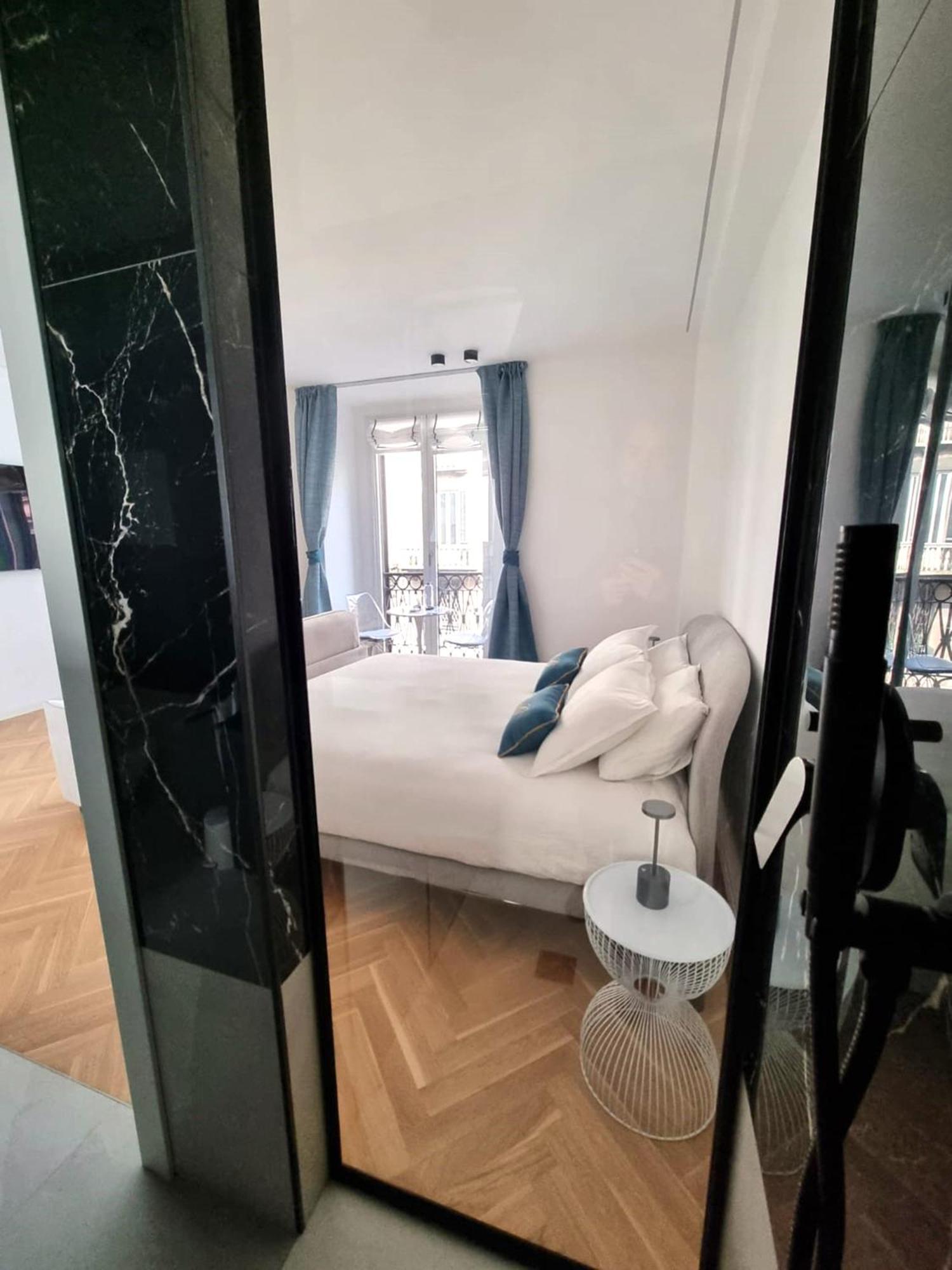 B And G San Babila- Luxury In The Heart Of Milano - Design District Hotel Eksteriør billede