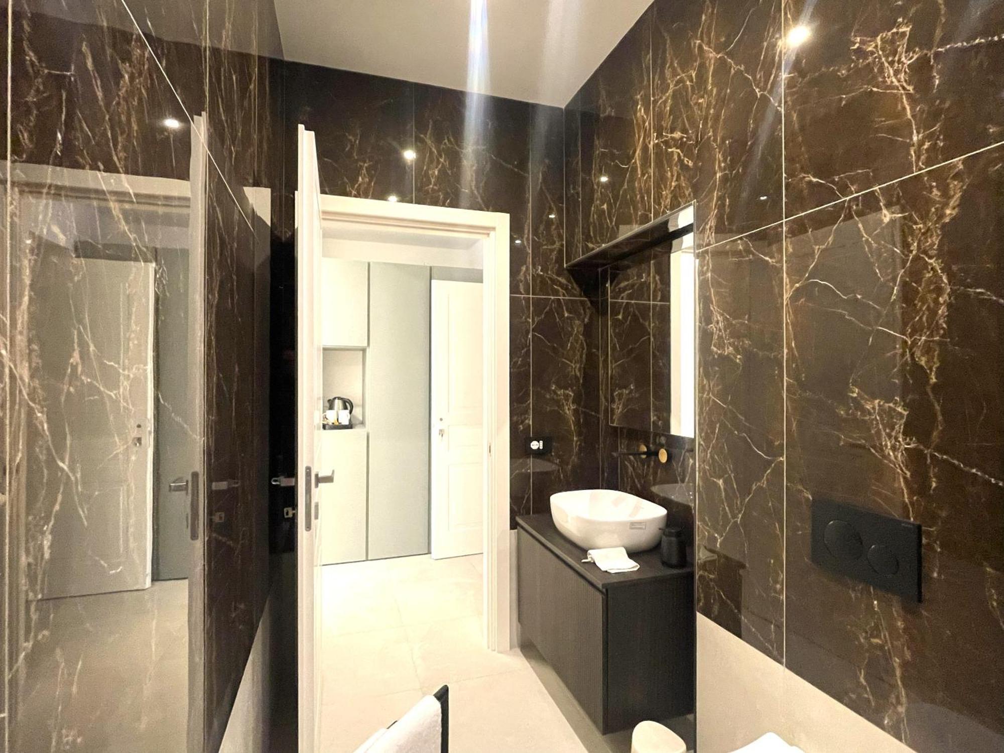 B And G San Babila- Luxury In The Heart Of Milano - Design District Hotel Eksteriør billede