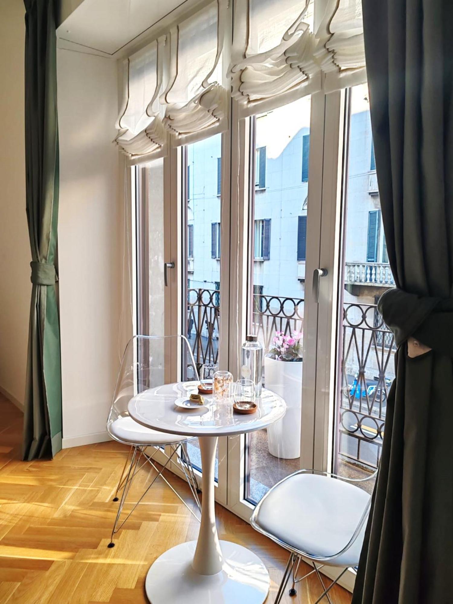 B And G San Babila- Luxury In The Heart Of Milano - Design District Hotel Eksteriør billede