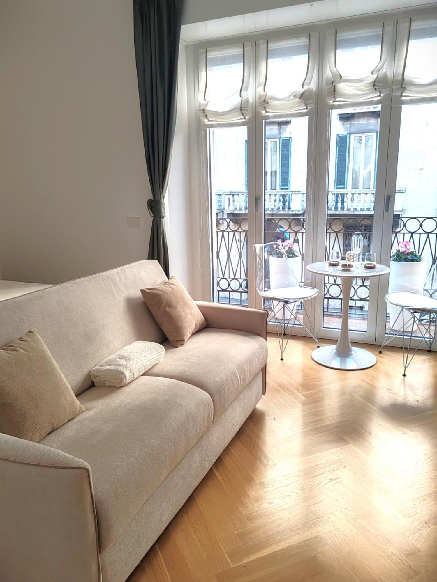B And G San Babila- Luxury In The Heart Of Milano - Design District Hotel Eksteriør billede
