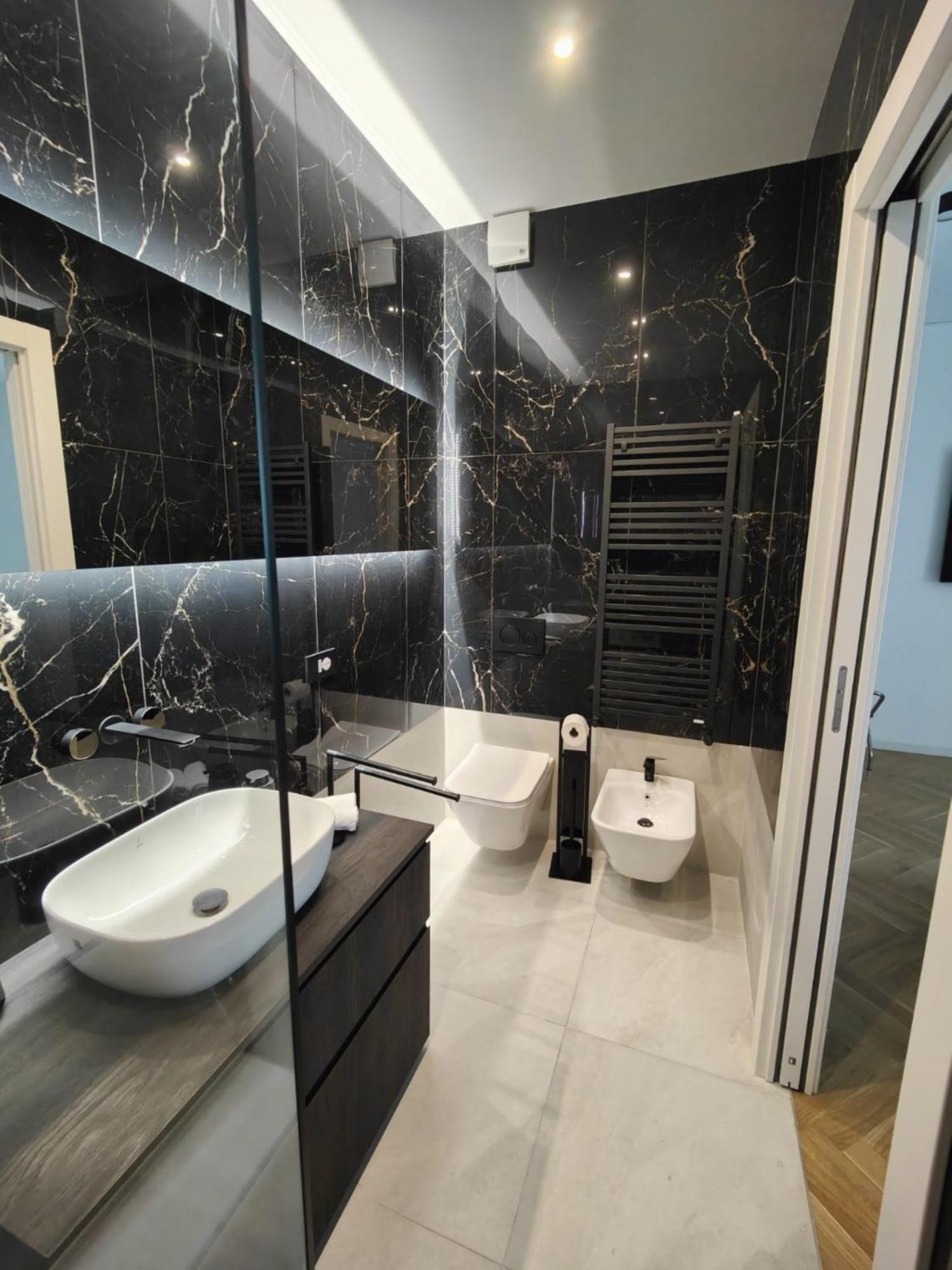 B And G San Babila- Luxury In The Heart Of Milano - Design District Hotel Eksteriør billede